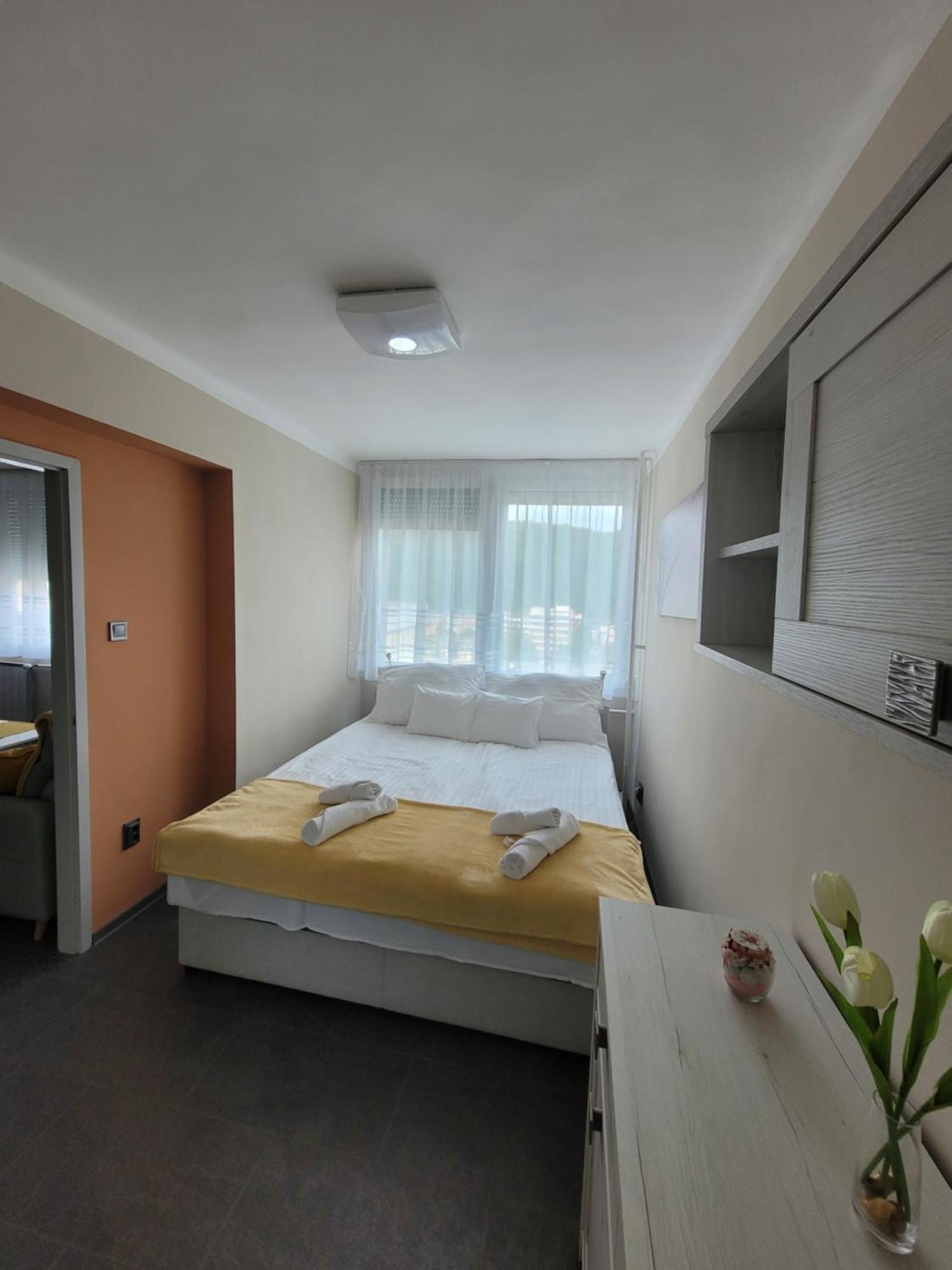 Krisztina Apartman Apartment Salgótarján Exterior foto