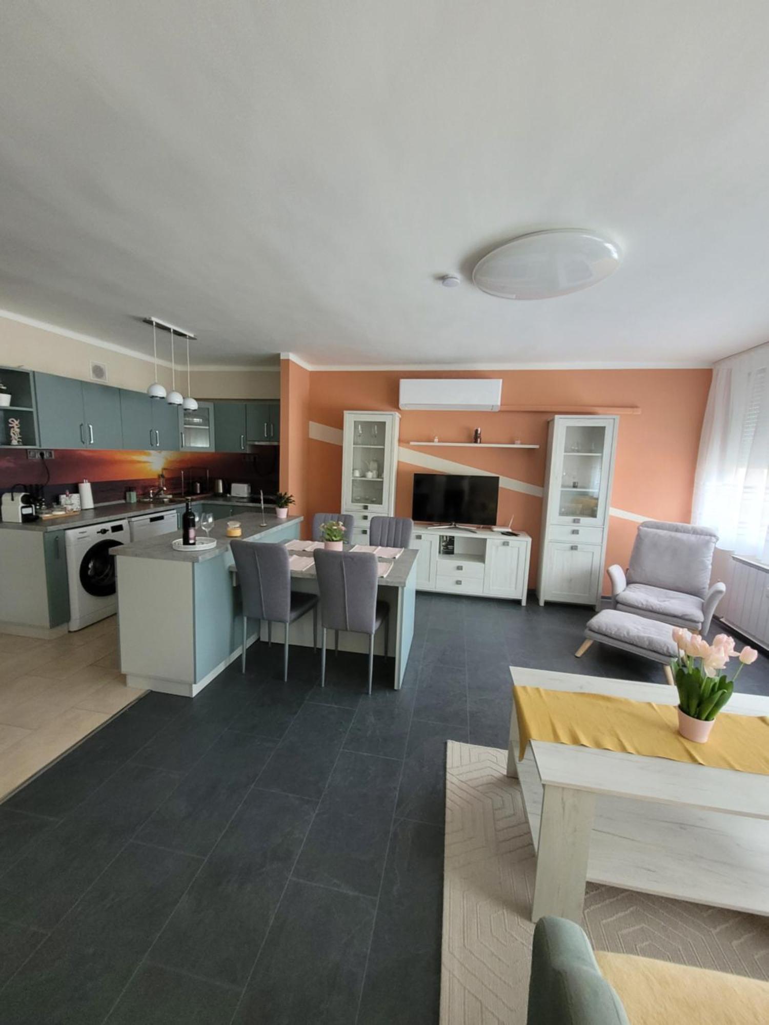 Krisztina Apartman Apartment Salgótarján Exterior foto